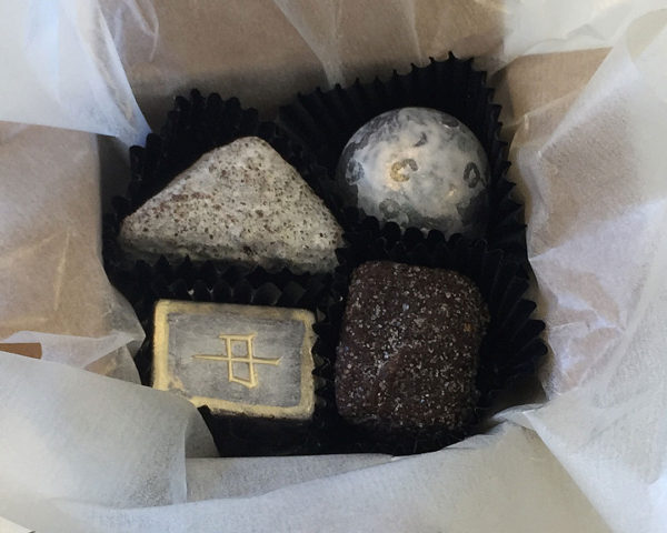 4 Piece Flying Noir Chocolate Favor -  handpainted box - Image 3