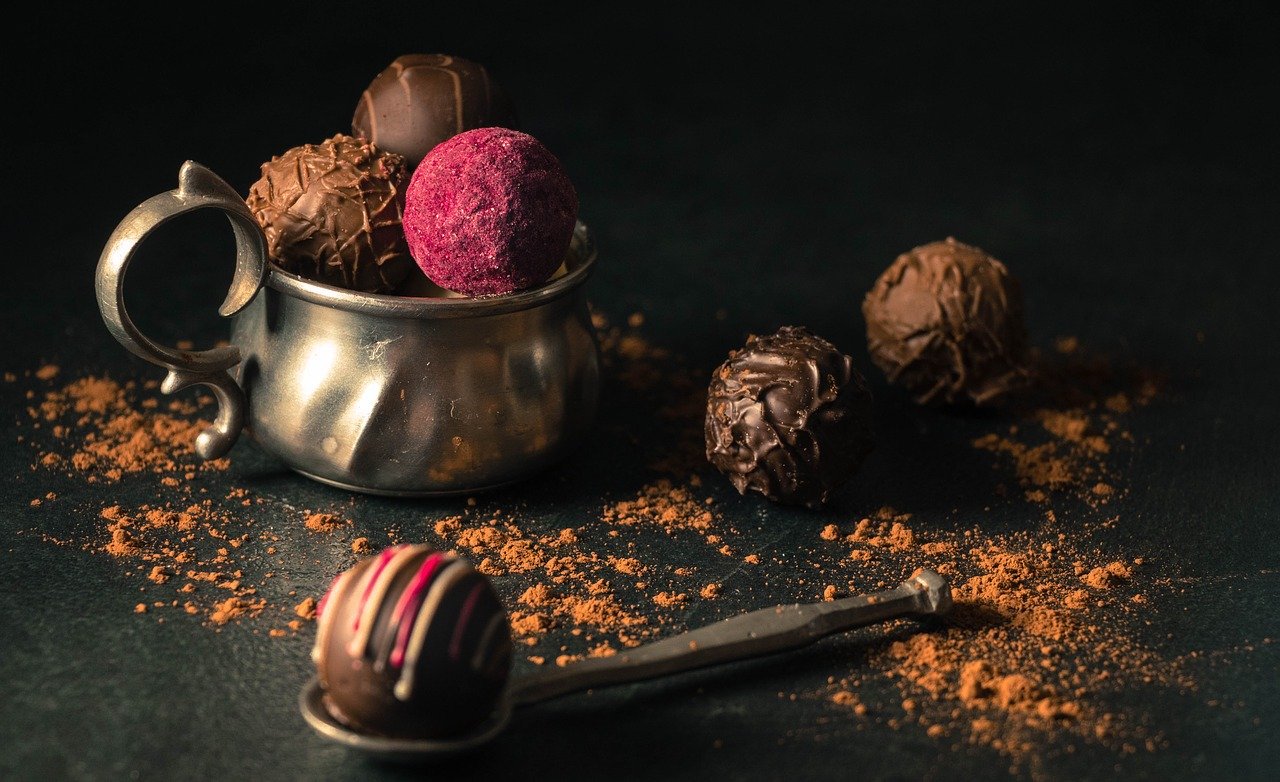chocolate-truffles-with-pot-1